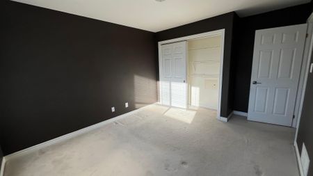 For Lease - 12 Revelstoke Court Unit# Upper, Barrie, Ontario - Photo 3