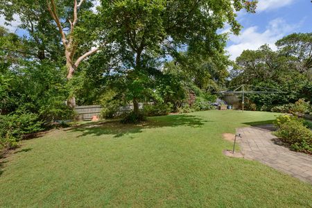 Pristine 4 bedroom brick home - Photo 3