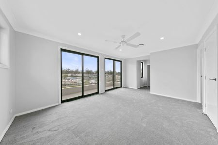 CAPHILLY ESTATE - BRAND NEW TWO STOREY HOME - Photo 2