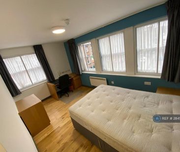 1 bedroom in a flat share to rent - Photo 5