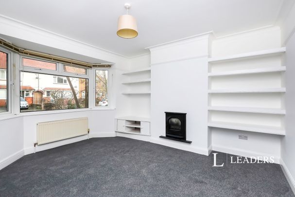 3 bedroom house to rent Queens Crescent, Eastbourne, BN23 - Photo 1