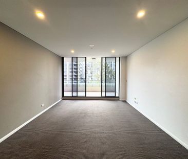 Modern one bedroom plus study room next to East Village - Photo 1