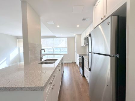 For Lease - 300 St Clair Avenue Unit# 202, Toronto, Ontario - Photo 3