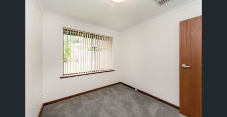 Superbly Presented Villa in Desirable Alfred Cove - Photo 5