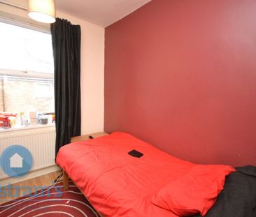 6 bed Semi-Detached House for Rent - Photo 5