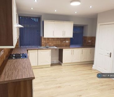 3 bedroom end of terrace house to rent - Photo 5