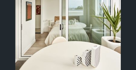 Spacious 1 Bed 1 Bath in Fitzroy North - Photo 2