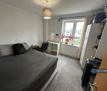 1 bedroom in a flat share to rent - Photo 4