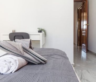 Calle Martínez de la Rosa, Málaga, Andalusia 29010 - Photo 3