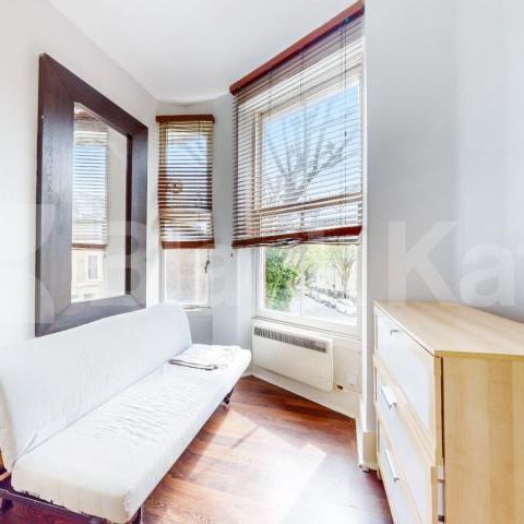 Beautiful studio set on a tree lined street mins to maida vale tube and shops - Photo 1