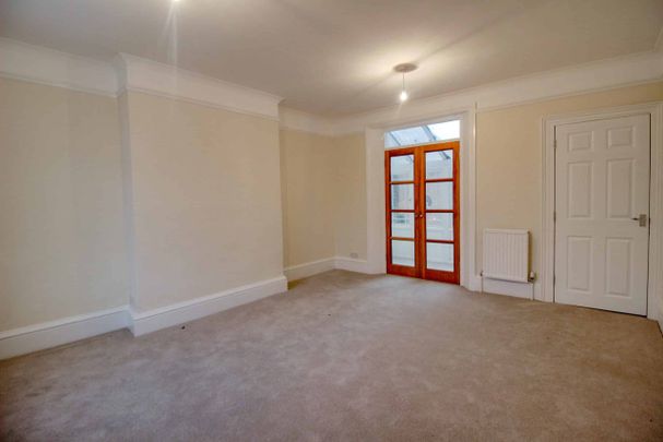 35b High Street, Marlborough, Marlborough, SN8 - Photo 1