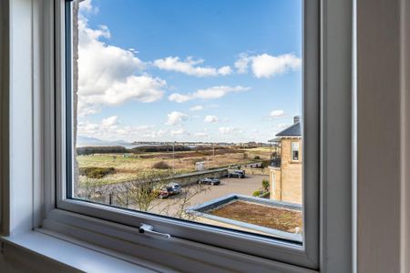 3 bedroom flat to rent - Photo 4