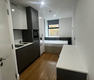 Studio Flat, West Point, M16 - Photo 2