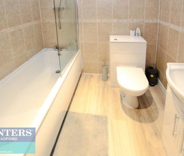 2 bedroom Flat To Let - Photo 3
