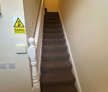 8 bedroom private hall to rent - Photo 6