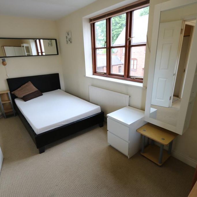 4 bedroom flat to rent - Photo 1