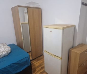 Room in a Shared House, Francis Street, LU1 - Photo 1