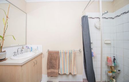 16 Kingaroy Drive, Baldivis WA 6171 - House For Rent - $615 | Domain - Photo 4