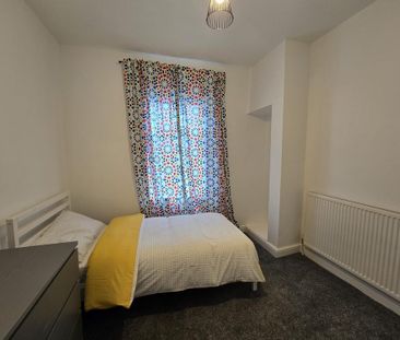 4 bedroom house of multiple occupation to rent - Photo 2