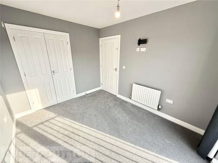 Falls Green Avenue, 17, Manchester, M40 2BL, Greater Manchester - Photo 3