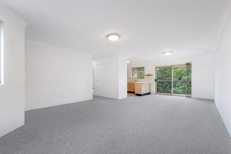 Modern 2-bedroom Apartment in a Prime Location! - Photo 3