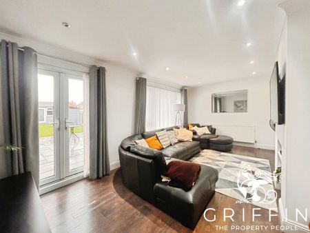 Chafford Way, Stifford Clays, Grays, RM16 - Photo 2