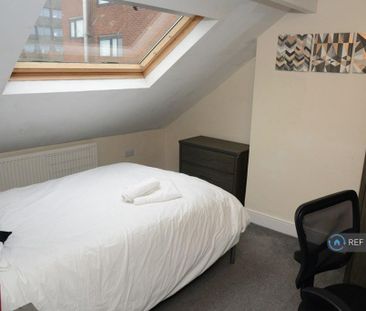 1 bedroom in a house share to rent - Photo 3