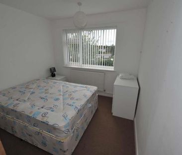 3 bedroom flat to rent - Photo 6