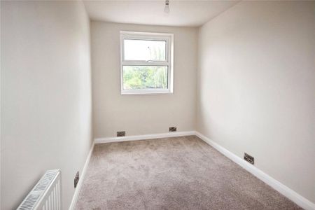 3 bedroom end of terrace house to rent - Photo 4