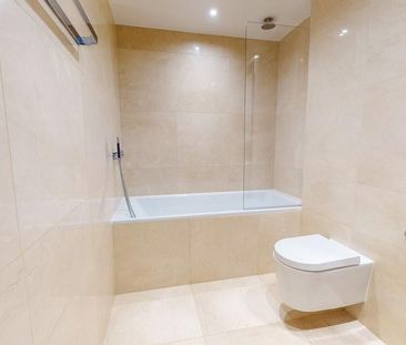 3 bedroom flat to rent - Photo 4