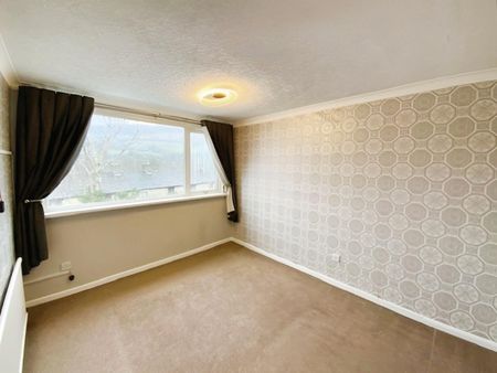 Fistral Crescent, Stalybridge - Photo 2