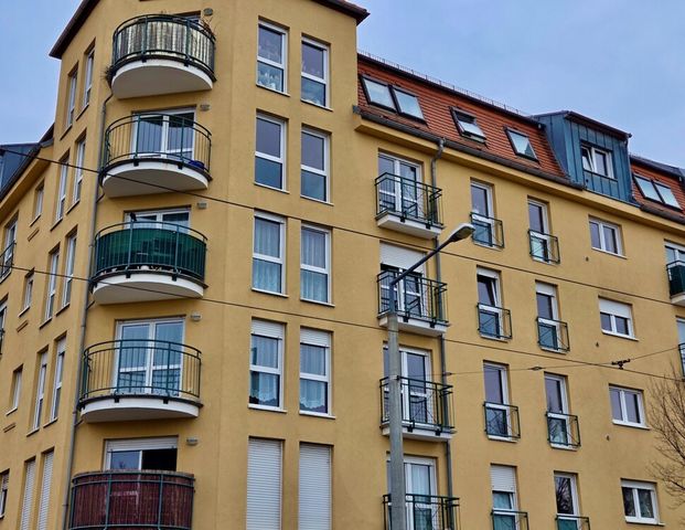 TOP sanierte und möbilierte 2 - Zimmer Wohnung mit Balkon und Einbauküche - Foto 1