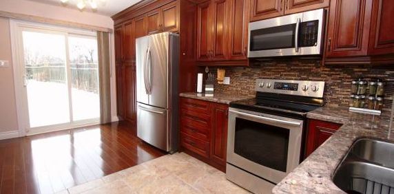 4Bed, 3Bath Detached house in Thornhill for Rent. - Photo 2