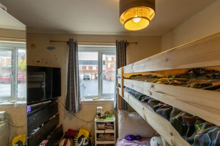 2 bedroom ground floor flat to rent - Photo 5