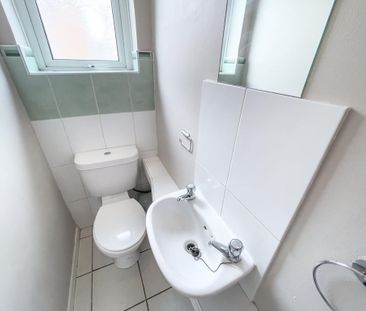 4 bedroom terraced house to rent - Photo 3