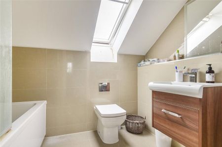 4 bedroom semi-detached house to rent - Photo 5