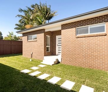 Modern Two Bedroom Granny Flat with Private Yard - Photo 5