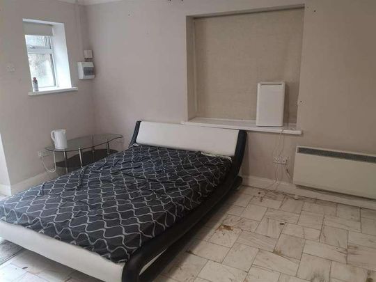 Valley Road, Rickmansworth, WD3 - Photo 1