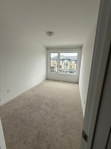 For Lease - 10 Blue Forest Crescent, Barrie, Ontario - Photo 2