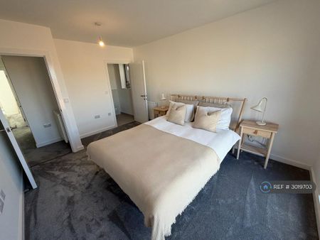 4 bedroom detached house to rent - Photo 4