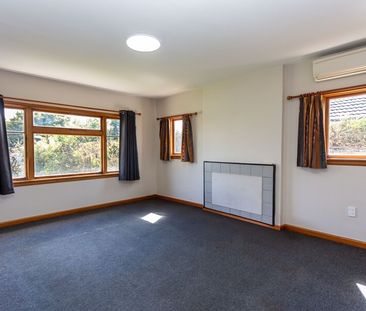 ON POPULAR SUVA ST – RICCARTON OFFERING 3 Bedrooms 1 Bathroom - Photo 1