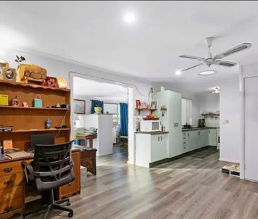 Spacious 3-Bedroom Home in Point Vernon $600 per week | Available 1... - Photo 2