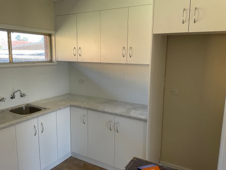 TWO BEDROOM UNIT IN SOUTH TAMWORTH - Photo 3