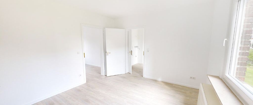 Alt-Hürth! Überwiegend renovierte 2-Zimmer Mietwohnung im Hochparterre mit Sonnenterrasse und Gemeinschaftsgarten in einem ruhigen Wohngebiet! (SN 4931) - Foto 1