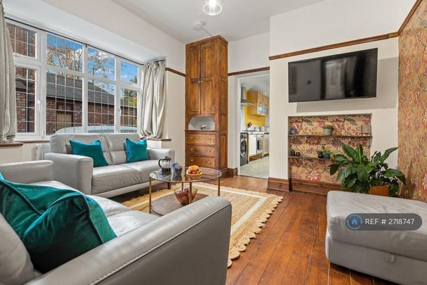 1 bedroom in a house share to rent - Photo 1