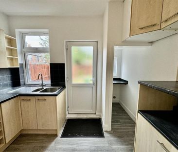 2 bedroom semi-detached house to rent - Photo 6