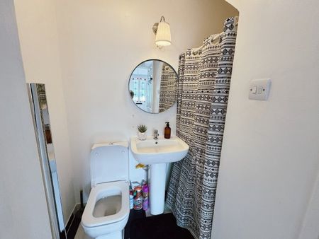 Upminster Road South , Rainham , RM13 9AX, Property for rent - Photo 4