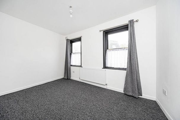 5 bedroom flat to rent - Photo 1