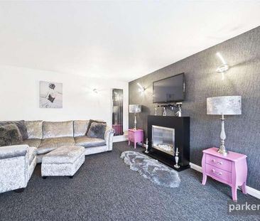 Kingsford Close, Woodley, Reading, Berkshire, RG5 - Photo 1