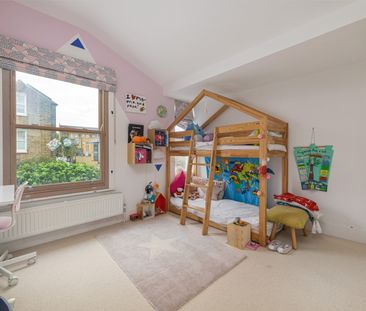 4 Bed End Terrace, Bennerley Road, SW11 - Photo 2